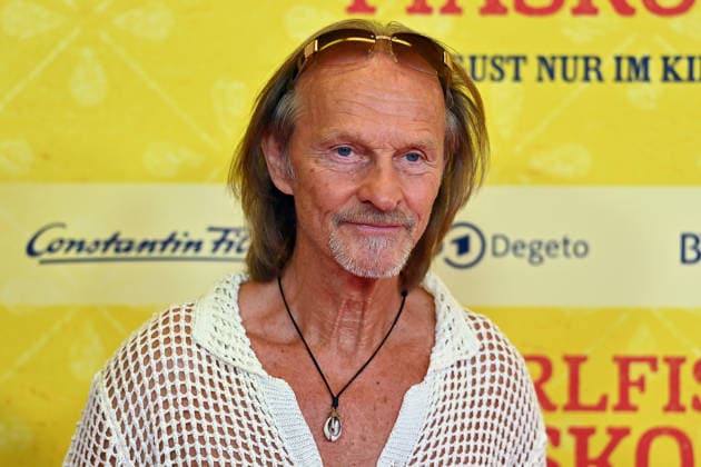 Eisi GULP, actor; still image; cropped close-up; portrait; World Premiere of *STECKERLFISCHFIASKO* on August 10, 20226, at the Mathäuser Kino in Munich; red carpet