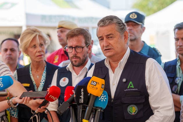 More than 500 personnel are fighting the fire in Niebla, Huelva. The First Vice President and Minister of the Presidency, Health and Emergencies, Antonio Sanz, speaks to the media at the Forward Command Post for the Niebla, Huelva, wildfire before the coordination meeting August 11, 2026, in Niebla, Huelva, Andalusia, Spain More than 500 personnel from the Military Emergency Unit (UME) and the Civil Guard are now participating in efforts to extinguish the forest fire in Niebla, Huelva, following a further expansion of the human and material resources allocated to this operation. In addition, the UME has added four new bulldozers that will be deployed throughout Tuesday, primarily for use in the rear area. AUGUST 11, 2026 Francisco J Niebla Copyright: xFranciscoxJ.xOlmox 7709380