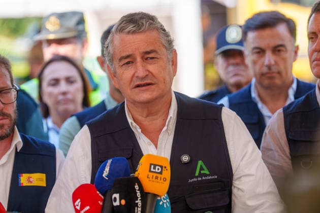 More than 500 personnel are fighting the fire in Niebla, Huelva. The First Vice President and Minister of the Presidency, Health and Emergencies, Antonio Sanz, speaks to the media at the Forward Command Post for the Niebla, Huelva, wildfire before the coordination meeting August 11, 2026, in Niebla, Huelva, Andalusia, Spain More than 500 personnel from the Military Emergency Unit (UME) and the Civil Guard are now participating in efforts to extinguish the forest fire in Niebla, Huelva, following a further expansion of the human and material resources allocated to this operation. In addition, the UME has added four new bulldozers that will be deployed throughout Tuesday, primarily for use in the rear area. AUGUST 11, 2026 Francisco J Niebla Copyright: xFranciscoxJ.xOlmox 7709381