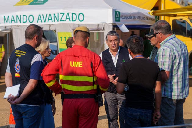 More than 500 personnel are fighting the fire in Niebla, Huelva. The First Vice President and Minister of the Presidency, Health and Emergencies, Antonio Sanz c, at the Forward Command Post for the Niebla, Huelva, wildfire before the coordination meeting. August 11, 2026, in Niebla, Huelva, Andalusia, Spain. More than 500 personnel from the Military Emergency Unit (UME) and the Civil Guard are now participating in efforts to extinguish the forest fire in Niebla, Huelva, following a further expansion of the human and material resources allocated to this operation. Additionally, the UME has added four new bulldozers that will be deployed throughout Tuesday, primarily for use in the rear area. AUGUST 11, 2026 Francisco J Niebla, Huelva, Andal Copyright: xFranciscoxJ.xOlmox 7709384