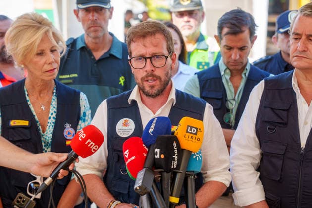 More than 500 personnel fighting the wildfire in Niebla, Huelva The acting Government Delegate for Andalusia, Francisco Toscano, speaks to the media at the Forward Command Post for the wildfire in Niebla, Huelva August 11, 2026, in Niebla, Huelva, Andalusia, Spain More than 500 personnel from the Military Emergency Unit (UME) and the Civil Guard are now participating in efforts to extinguish the forest fire in Niebla, Huelva, following a further expansion of the human and material resources allocated to this operation. In addition, the UME has added four new bulldozers that will be deployed throughout Tuesday, primarily for use in the rear area. AUGUST 11, 2026 Francisco J. Niebla, Huelva, Andalusia, Spain Niebla, Huelva, Andalusia, Spain Copyright: xFranciscoxJ.xOlmox 7709395