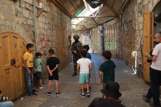 Israeli Forces Restrict Palestinian Movement in Hebron Old City Israeli soldiers deploy in the streets of the Old City of Hebron, in the occupied West Bank, on August 11, 2026, as Israeli forces close several entrances and roads and restrict the movement of Palestinians. The measures coincide with Israeli settlers entering the Old City. Photo by Mamoun Wazwaz apaimages Hebron West Bank Palestinian Territory 110826_Hebron_MW_00(11) Copyright: xapaimagesxMamounxWazwazx xapaimagesx