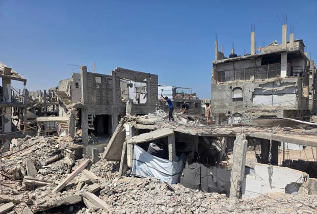 Palestinians Clear Rubble to Return to Destroyed Homes in Khan Younis Palestinians clear rubble from their destroyed homes in Khan Younis refugee camp in the southern Gaza Strip, on August 11, 2026, as they prepare to move their tents to the area amid continued rubble accumulation and delays in debris removal and reconstruction. Families say overcrowding and the spread of insects and rodents in displacement areas have prompted them to try to return to the sites of their destroyed homes. Photo by Tariq Mohammad APA Images Khan Yunis Gaza Strip Palestinian Territory 110826_Khan_Yunis_TM_01(18) Copyright: xapaimagesxTariqxMohammad xapaimagesx