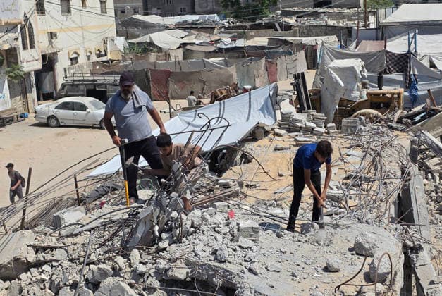 Palestinians Clear Rubble to Return to Destroyed Homes in Khan Younis Palestinians clear rubble from their destroyed homes in Khan Younis refugee camp in the southern Gaza Strip, on August 11, 2026, as they prepare to move their tents to the area amid continued rubble accumulation and delays in debris removal and reconstruction. Families say overcrowding and the spread of insects and rodents in displacement areas have prompted them to try to return to the sites of their destroyed homes. Photo by Tariq Mohammad APA Images Khan Yunis Gaza Strip Palestinian Territory 110826_Khan_Yunis_TM_01(5) Copyright: xapaimagesxTariqxMohammad xapaimagesx