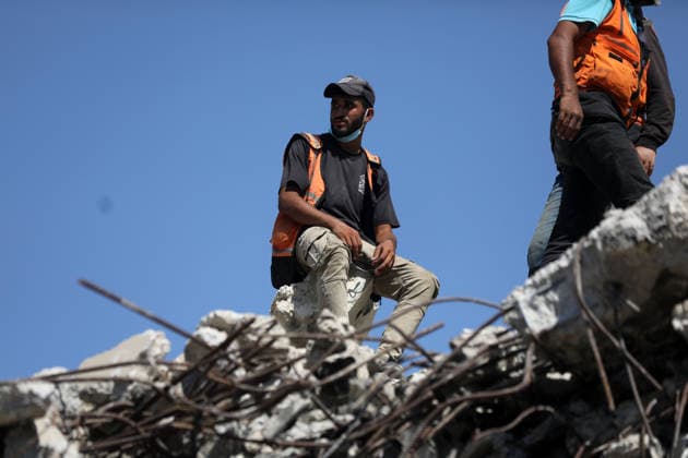 Civil Defense Teams Recover Bodies From Gaza City Rubble Palestinian Civil Defense members, in cooperation with the International Committee of the Red Cross (ICRC), work with limited resources to recover bodies from beneath the rubble of a home belonging to the Gharbiya family in western Gaza City, Gaza Strip, on August 11, 2026. Medics say 13 bodies remain trapped under the rubble, as search and recovery operations continue amid a severe shortage of heavy equipment needed to clear debris and reach the victims. Photo by Bilal Osama apaimages Gaza city Gaza Strip Palestinian Territory 110826_Gaza_BO_01(10) Copyright: xapaimagesxBilalxOsamax xapaimagesx