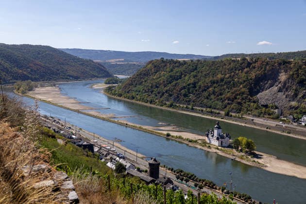 Der Rhein bei Kaub mit der Burg Pfalzgrafenstein am rechten Bildrand