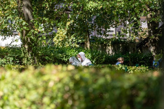 Man Fatally Injured in Frankfurt; Police Search for Suspect At noon on August 11, 2026, a seriously injured person was found in Frankfurt am Main. The victim died at the scene. Police are searching for the perpetrator, and a helicopter is also on the scene. The suspect is on the run and may be armed. Frankfurt am Main, Lower Hesse, Germany