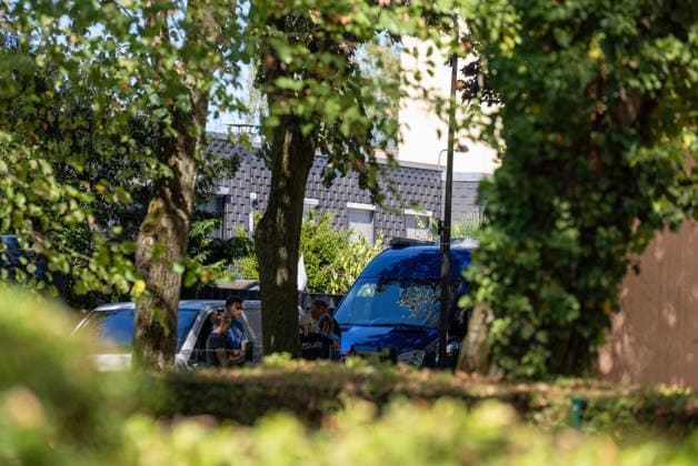 Man Fatally Injured in Frankfurt; Police Search for Suspect At noon on August 11, 2026, a seriously injured person was found in Frankfurt am Main. The victim died at the scene. Police are searching for the perpetrator, and a helicopter is also on the scene. The suspect is on the run and may be armed. Frankfurt am Main, Lower Hesse, Germany