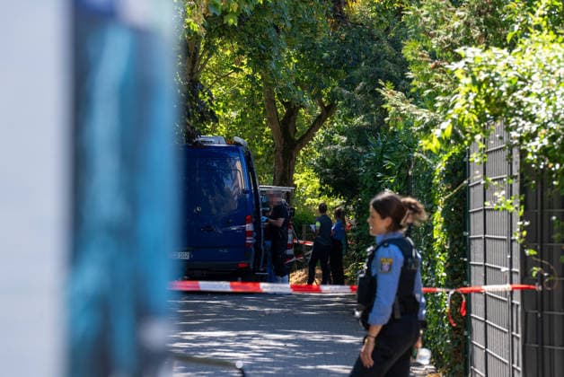 Man Fatally Injured in Frankfurt; Police Search for Suspect At noon on August 11, 2026, a seriously injured person was found in Frankfurt am Main. The victim died at the scene. Police are searching for the perpetrator, and a helicopter is also on the scene. The suspect is on the run and may be armed. Frankfurt am Main, Lower Hesse, Germany
