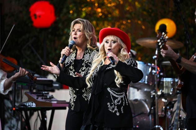 STOCKHOLM, SWEDEN 20260811 Nanne and Bettan Elisabeth Andreassen (left) and Nanne Grönvall (right) perform during the season’s final Allsang pa Skansen on Tuesday evening STOCKHOLM, SWEDEN x10080x  Copyright: xFredrikxSandberg TTx ALLSANG PA SKANSEN 2026 rYY1cozvSfw