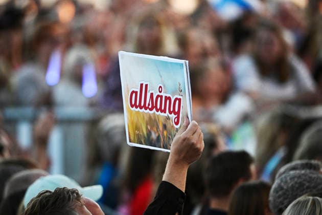 STOCKHOLM, SWEDEN 20260811 A fan in the audience holding a sign during the season s final Allsang pa Skansen on Tuesday evening STOCKHOLM SWEDEN x10080x  Copyright: xFredrikxSandberg TTx ALLSANG PA SKANSEN 2026 3Kt0GsvTWLU