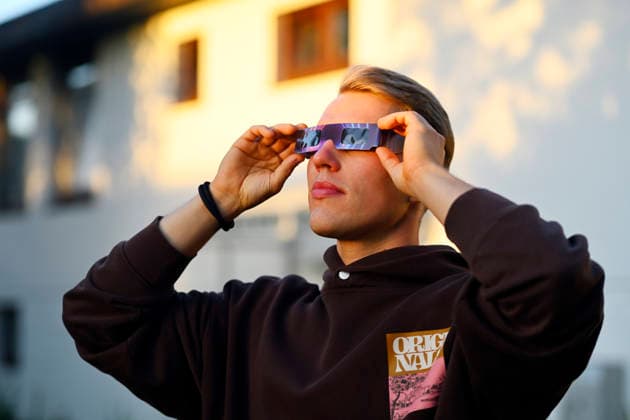 Young man wearing protective glasses for the solar eclipse in Hamburg, Germany Hamburg Hamburg Germany ** FOR EDITORIAL PURPOSES ONLY ** EDITORIAL USE ONLY **