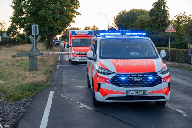 Accident Involving a Train and a Car On the evening of August 11, 2026, an accident occurred in Reichelsheim involving a car and an HLB train. For reasons that remain unclear, the train collided with the car and pushed it several meters along the tracks. The driver was seriouslyand was taken to a hospital by rescue helicopter. Reichelsheim, Hesse, Germa