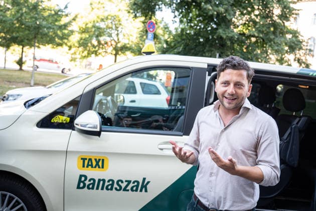 Felix Banaszak, Federal Chair of BÜNDNIS 90 THE GREENS, kicks off his 2026 summer tour under the slogan Taxi Banaszak. Felix Banaszak’s Taxi Banaszak summer tour begins in Berlin, Berlin, Berlin, Germany, at the party headquarters.
