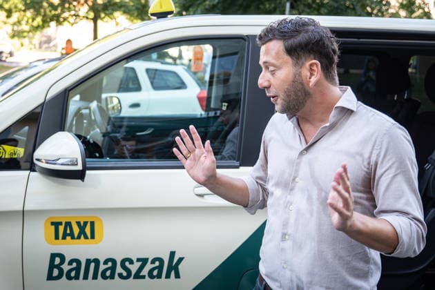 Felix Banaszak, Federal Chair of BÜNDNIS 90 THE GREENS, kicks off his 2026 summer tour under the slogan Taxi Banaszak. Felix Banaszak’s Taxi Banaszak summer tour begins in Berlin, Berlin, Berlin, Germany, at the party headquarters.