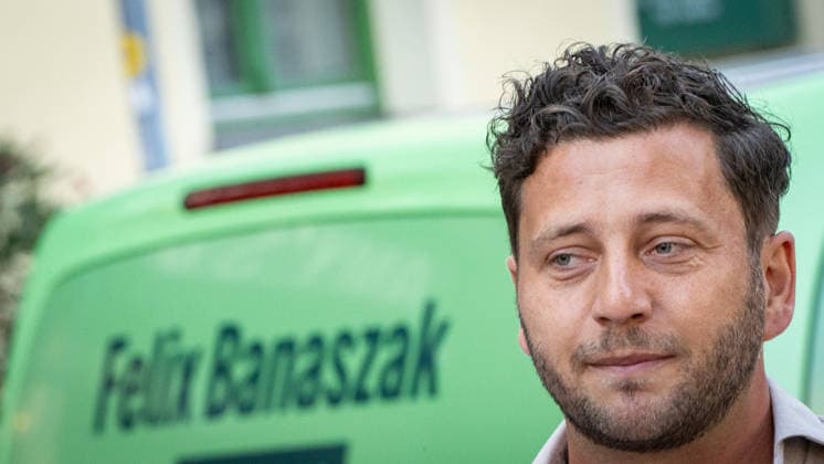 Felix Banaszak, Federal Chair of BÜNDNIS 90 THE GREENS, kicks off his 2026 summer tour under the slogan Taxi Banaszak. Felix Banaszak’s Taxi Banaszak summer tour begins in Berlin, Berlin, Berlin, Germany, at the party headquarters.