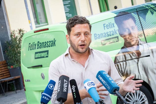 Felix Banaszak, Federal Chair of BÜNDNIS 90 THE GREENS, kicks off his 2026 summer tour under the slogan Taxi Banaszak. Felix Banaszak’s Taxi Banaszak summer tour begins in Berlin, Berlin, Berlin, Germany, at the party headquarters.