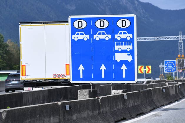 Border checks at the German-Austrian border on August 11, 2026, at the Walserberg border crossing; border checks conducted by the Bavarian Riot Police and the Federal Police on August 11, 2026, at the German-Austrian border at the Walserberg border crossing xRx