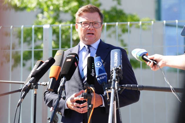 Press Statement by Federal Environment Minister Schneider in Front of the Federal Chancellery: A portrait of Federal Environment Minister Carsten Schneider gesturing during his press statement following the Federal Cabinet meeting in front of the Federal Chancellery, Berlin, August 12, 2026, Berlin, Berlin, Germany