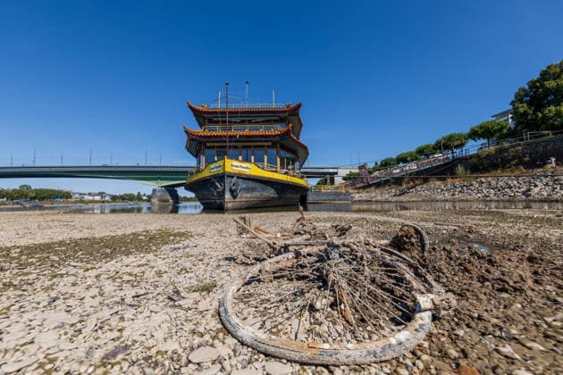 Low Water Levels Expose Old Bicycle in the Rhine Riverbed in Bonn-Beuel Bonn, August 12, 2026 An old bicycle lies on a section of the