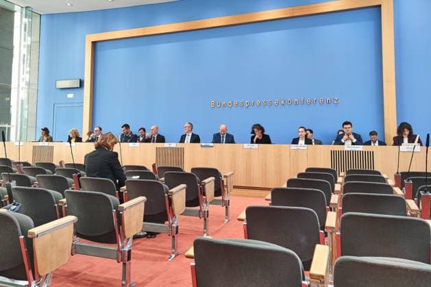 Berlin, Germany, August 12, 2026 Federal Press Conference Government Press Conference L R, including Katharina Koufen (BMZ), Susanne Ungrad (BMWE), David Rüll (BMF) making his first appearance, Mitko Müller (BMVg), Martin Giese (AA), Sebastian Hille (BPA), Mathis Feldhoff (BPK), Sonja Kock (BMI), Franziska Valdés Cifuentes (BMJV), Marius Mühlhausen (BMAS), and, f Copyright: xdtsxNachrichtenagenturx dts_129991