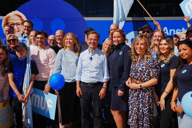 UPPSALA, SWEDEN, August 12, 2026: Moderate Party leader and Prime Minister Ulf Kristersson (M), Therez Almerfors, city council member and Moderate Party caucus leader in Uppsala Municipality, and EU Minister Jessica Rosencrantz (M) continue their bus tour to campaign in Uppsala UPPSALA, SWEDEN x10658x  Copyright: xMagnusxLejhall TTx MODERATERNAS BUSSTURNÃˆ UPPSALA xtEDqtUtI9A