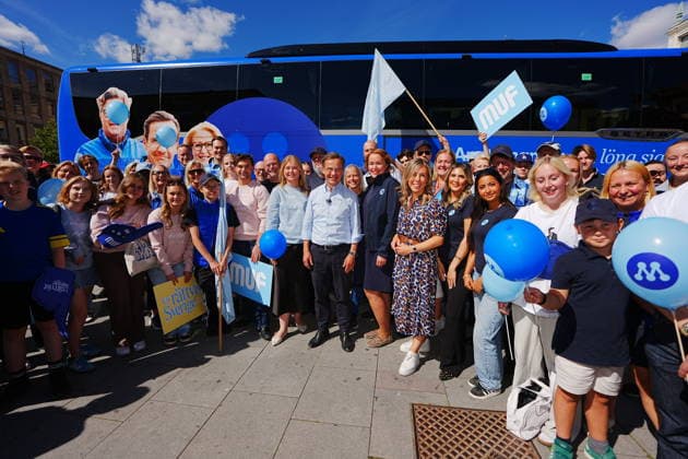 UPPSALA, SWEDEN, August 12, 2026: Moderate Party leader and Prime Minister Ulf Kristersson (M), Therez Almerfors, city council member and Moderate Party caucus leader in Uppsala Municipality, and EU Minister Jessica Rosencrantz (M) continue their bus tour to campaign in Uppsala UPPSALA, SWEDEN x10658x  Copyright: xMagnusxLejhall TTx MODERATERNAS BUSSTURNÃˆ UPPSALA fWTe-yYHJR4