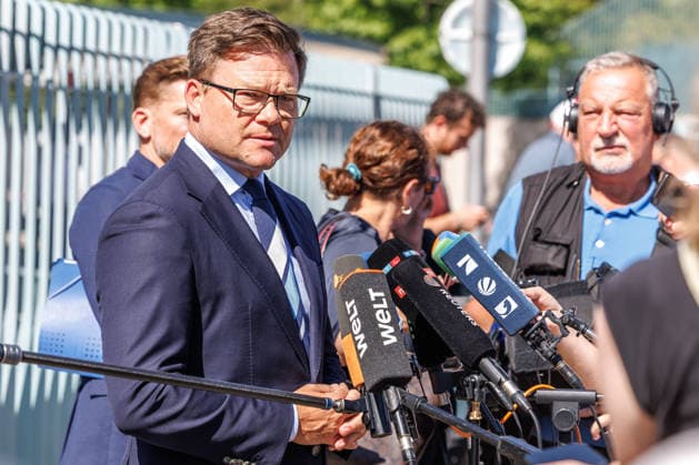 Statement by Carsten Schneider (SPD), Minister for the Environment, Climate Action, Nature Conservation, and Nuclear Safety, in front of the Federal Chancellery in Berlin on August 12, 2026, Berlin, Germany, Federal Chancellery