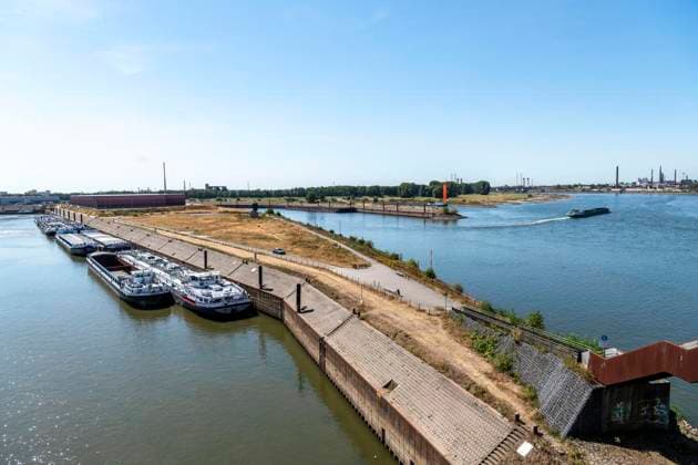 Ruhrort Water Level: Forecast 1.33 m; the previous all-time low is 1.53 m. August 12, 2026, Duisburg ** FOR EDITORIAL USE ONLY ** EDITORIAL USE ONLY ** p Ruhrort Water Level: Forecast at 1.33 m; the previous all-time low is 1.53. August 12, 2026, Duisburg, Germany, North Rhine-Westphalia (NRW), Duisburg. Copyright DanielxAttia Copyright: DanielxAttia doc874jxn20dx3rj3z5e5y ,EDITORIAL USE ONLY Copyright: DanielxAttia