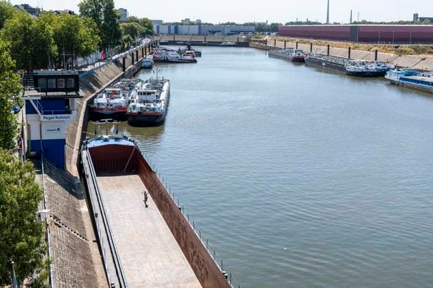 Ruhrort Water Level: Forecast 1.33 m; the previous all-time low is 1.53 m. August 12, 2026, Duisburg ** FOR EDITORIAL USE ONLY ** EDITORIAL USE ONLY ** p Ruhrort Water Level: Forecast at 1.33 m; the previous all-time low is 1.53. August 12, 2026, Duisburg, Germany, North Rhine-Westphalia (NRW), Duisburg. Copyright DanielxAttia Copyright: DanielxAttia doc874jxp049bn11uk24e8e ,EDITORIAL USE ONLY Copyright: DanielxAttia