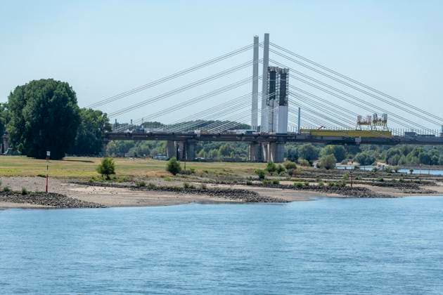 Ruhrort Water Level: Forecast 1.33 m; the previous all-time low is 1.53 m. August 12, 2026, Duisburg ** FOR EDITORIAL USE ONLY ** EDITORIAL USE ONLY ** p Ruhrort Water Level: Forecast at 1.33 m; the previous all-time low is 1.53. August 12, 2026, Duisburg, Germany, North Rhine-Westphalia (NRW), Duisburg. Copyright DanielxAttia Copyright: DanielxAttia doc874jxpfmw481ka3qte2h ,EDITORIAL USE ONLY Copyright: DanielxAttia