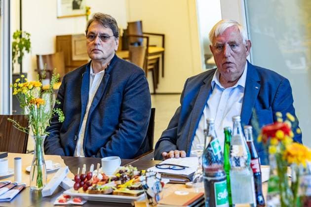 Laumann at the Alfred Delp Haus ** FOR EDITORIAL USE ONLY ** EDITORIAL USE ONLY ** Health Minister Laumann will visit the Alfred Delp Haus senior care facility in Dinslaken on Wednesday, August 12, 2026. The focus will be on air conditioning. Left: Caritas Director Michael van Meerbeck. Germany, North Rhine-Westphalia, Dinslaken. Copyright ErwinxPottgiesser Copyright: ErwinxPottgiesser doc874k0asl0sxbewe5g99 ,EDITORIAL USE ONLY Copyright: ErwinxPottgiesser