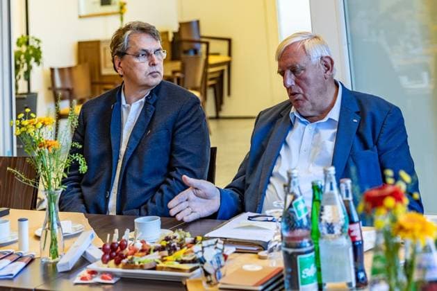 Laumann at the Alfred Delp Haus ** FOR EDITORIAL USE ONLY ** EDITORIAL USE ONLY ** Health Minister Laumann will visit the Alfred Delp Haus senior care facility in Dinslaken on Wednesday, August 12, 2026. The focus will be on air conditioning. Left: Caritas Director Michael van Meerbeck. Germany, North Rhine-Westphalia, Dinslaken. Copyright ErwinxPottgiesser Copyright: ErwinxPottgiesser doc874k0azto3rhqcu891i ,EDITORIAL USE ONLY Copyright: ErwinxPottgiesser