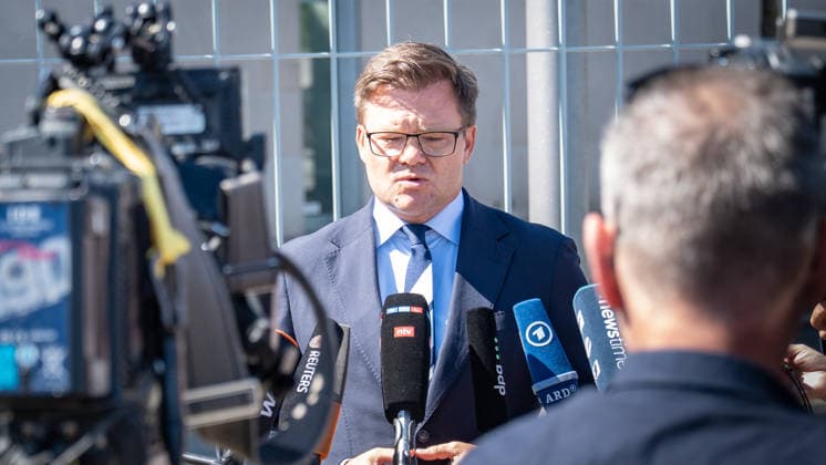 Federal Environment Minister Carsten Schneider makes a statement to the press following a cabinet meeting at the Federal Chancellery regarding the current heat wave in the summer of 2026. Statement by Federal Environment Minister Carsten Schneider in front of the Federal Chancellery, Berlin, Berlin, Germany, Federal Chancellery