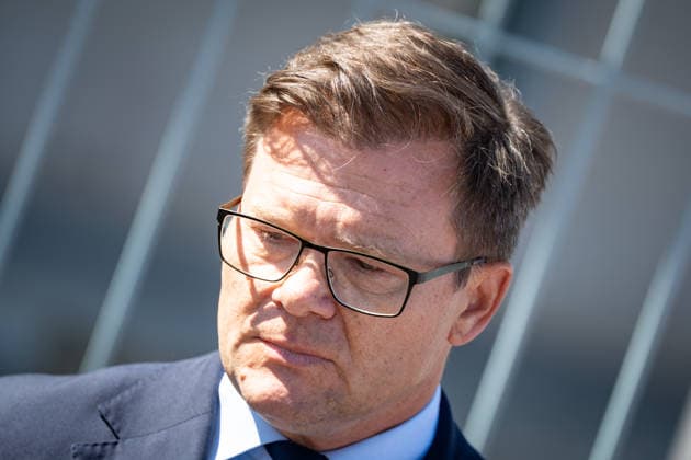 Federal Environment Minister Carsten Schneider makes a statement to the press following a cabinet meeting at the Federal Chancellery regarding the current heat wave in the summer of 2026. Statement by Federal Environment Minister Carsten Schneider in front of the Federal Chancellery, Berlin, Germany. Federal Chancellery