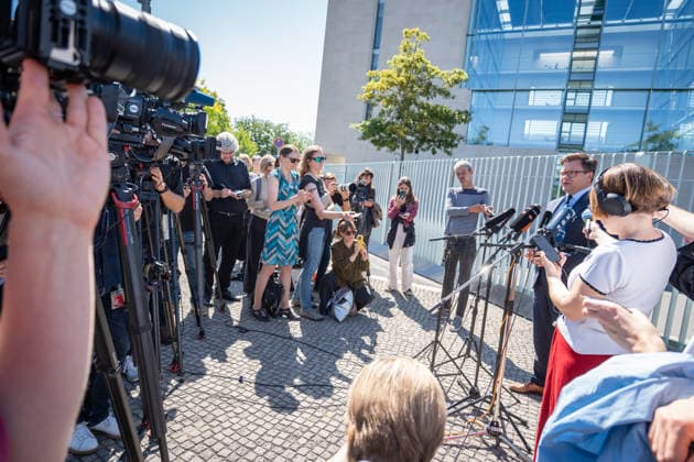 Federal Environment Minister Carsten Schneider makes a statement to the press following a cabinet meeting at the Federal Chancellery regarding the current heat wave in the summer of 2026. Statement by Federal Environment Minister Carsten Schneider in front of the Federal Chancellery, Berlin, Berlin, Germany, Federal Chancellery