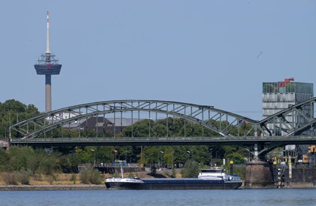 August 12, 2026, xophax, public life, Cologne, banks of the Rhine, City of Cologne; Low water levels on the banks of the Rhine in Cologne, as seen from the Poll; Shipping on the Rhine restricted; Cologne TV Tower and Südbrücke