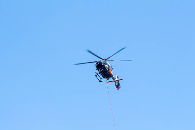 Plauen Police Helicopters Assist in Firefighting Efforts During a Wildfire in Plauen Plauen, Meßbach, Messbach, Vogtland, Saxony, wildfire, vegetation fire, fire department, Copyright: xEHLxMediax 20260812_plauen-waldbrand-hubschrauber_1