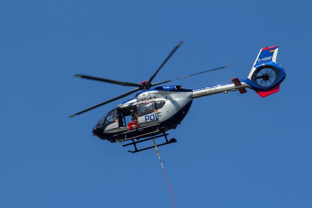 Plauen Police Helicopters Assist in Firefighting Efforts During a Wildfire in Plauen Plauen, Meßbach, Messbach, Vogtland, Saxony, wildfire, vegetation fire, fire department, Copyright: xEHLxMediax 20260812_plauen-waldbrand-hubschrauber_19