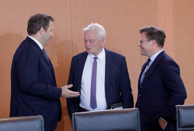 Lars Klingbeil (SPD), Federal Minister of Finance, Vice Chancellor, and SPD Federal Chairman; Alois Rainer, Federal Minister of Food, Agriculture, and Homeland Affairs; Carsten Schneider, Federal Minister of the Environment, Climate Action, Nature Conservation, and Nuclear Safety; Germany, Berlin, Fe