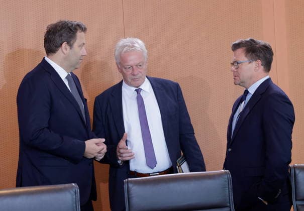 Lars Klingbeil (SPD), Federal Minister of Finance, Vice Chancellor, and SPD Federal Chairman; Alois Rainer, Federal Minister of Food, Agriculture, and Homeland Affairs; Carsten Schneider, Federal Minister of the Environment, Climate Action, Nature Conservation, and Nuclear Safety; Germany, Berlin, Fe