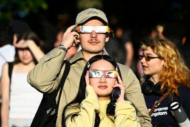 STOCKHOLM, SWEDEN 20260812 Stockholm residents at the Observatory Linden watch the partial solar eclipse visible over Sweden on Wednesday evening STOCKHOLM SWEDEN x10080x  Copyright: xFredrikxSandberg TTx SOLFÖRMÖRKELSEN STOCKHOLM vVU9XNaJQ9Q