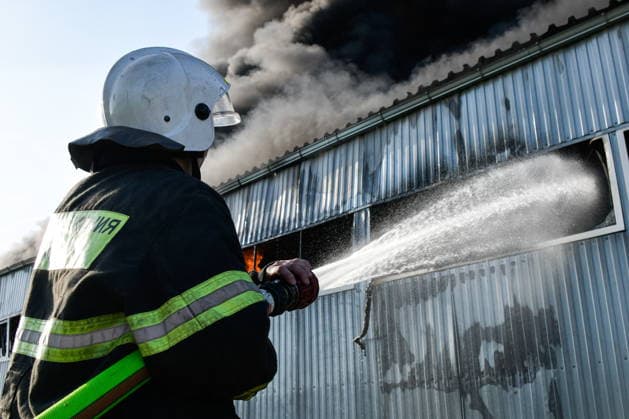 RUSSIA, KRASNODAR REGION - AUGUST 12, 2026: An employee of the Russian Emergencies Minsitry extinguishes a fire at a warehouse storing plastic products in the village of Lenina, southeast of Krasnodar. The fire covering an area of 2.2 thousand sq m has been contained Russia  - ZUMAt113 20260812_zaa_t113_354 Copyright: xRomanxSokolovx
