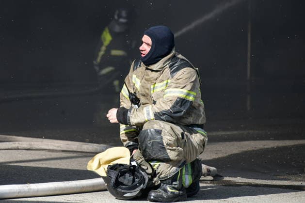 RUSSIA, KRASNODAR REGION - AUGUST 12, 2026: An employee of the Russian Emergencies Minsitry responds to a fire at a warehouse storing plastic products in the village of Lenina, southeast of Krasnodar. The fire covering an area of 2.2 thousand sq m has been contained Russia  - ZUMAt113 20260812_zaa_t113_377 Copyright: xRomanxSokolovx
