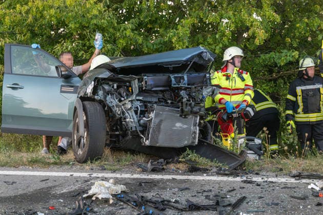 Altshausen: Serious Traffic Accident—Head-On Collision on the L 286 from Althausen toward Ostrach, Upper Swabia; Seriously Injured; Rescue Helicopter on the Scene. Serious Traffic Accident—Head-On Collision on the L 286 from Althausen toward Ostrach, Upper Swabwith seriously injured victims; rescue helicopter deployed; injured victims had to be extricated Copyright: xEibner-Pressefotox EP_EER