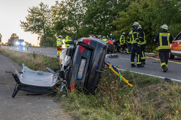 Altshausen: Serious Traffic Accident—Head-On Collision on the L 286 from Althausen toward Ostrach, Upper Swabia; Seriously Injured; Rescue Helicopter on the Scene. Serious Traffic Accident—Head-On Collision on the L 286 from Althausen toward Ostrach, Upper Swabwith seriously injured victims; rescue helicopter deployed; injured victims had to be extricated Copyright: xEibner-Pressefotox EP_EER