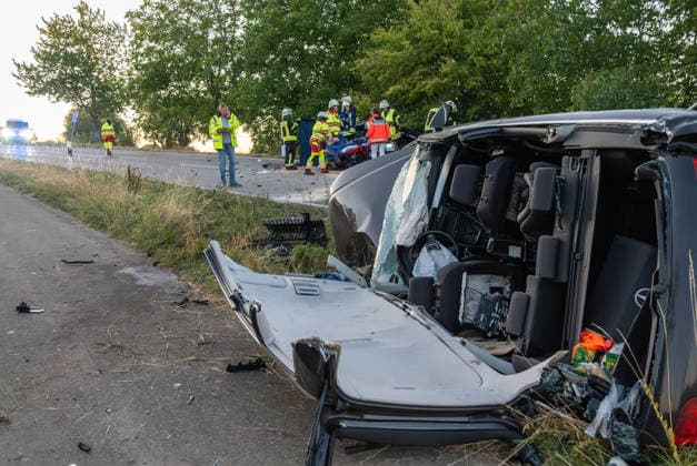 Altshausen: Serious Traffic Accident—Head-On Collision on the L 286 from Althausen toward Ostrach, Upper Swabia; Seriously Injured; Rescue Helicopter on the Scene. Serious Traffic Accident—Head-On Collision on the L 286 from Althausen toward Ostrach, Upper Swabwith seriously injured victims; rescue helicopter deployed; injured victims had to be extricated Copyright: xEibner-Pressefotox EP_EER