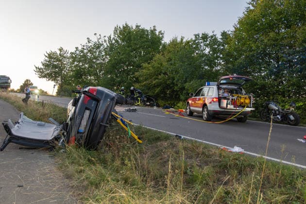 Altshausen: Serious Traffic Accident—Head-On Collision on the L 286 from Althausen toward Ostrach, Upper Swabia; Seriously Injured; Rescue Helicopter on the Scene. Serious Traffic Accident—Head-On Collision on the L 286 from Althausen toward Ostrach, Upper Swabwith seriously injured victims; rescue helicopter deployed; injured victims had to be extricated Copyright: xEibner-Pressefotox EP_EER