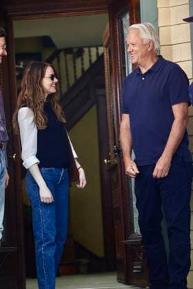 Emma Stone and Tim Robbins are seen on the set of Catch in NYC Emma Stone and Tim Robbins are seen on the set of Catch in NYC. 12 Aug 2026 Pictured: Emma Stone and Tim Robbins are seen on the set of Catch in NYC.  Copyright: xThexMegaxAgencyxSteveSands NewYorkNewswire MEGAx