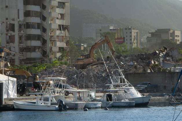 Recovery Efforts Continue in Earthquake-Ravaged La Guaira LA GUAIRA, VENEZUELA AUGUST 12, 2026: Residents continue moving through earthquake-damaged neighborhoods in Tanaguarena, Los Corales and Catia La Mar, where destroyed roads, collapsed buildings and debris continue to disrupt daily life 49 days after the twin earthquakes struck Venezuela s central coast. With public transportation limited, residents walk through rubble and around heavy machinery to reach different parts of the affected areas, while many continue searching for drinking water as recovery and debris removal operations remain underway. Estado la guaira Venezuela (Bolivarian Republic of) Copyright: x xFranyerxNievesx(Babel)x xJNAxPressx